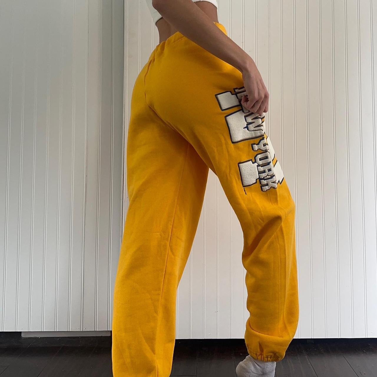 Vintage true 90s New York sweatpants 💛