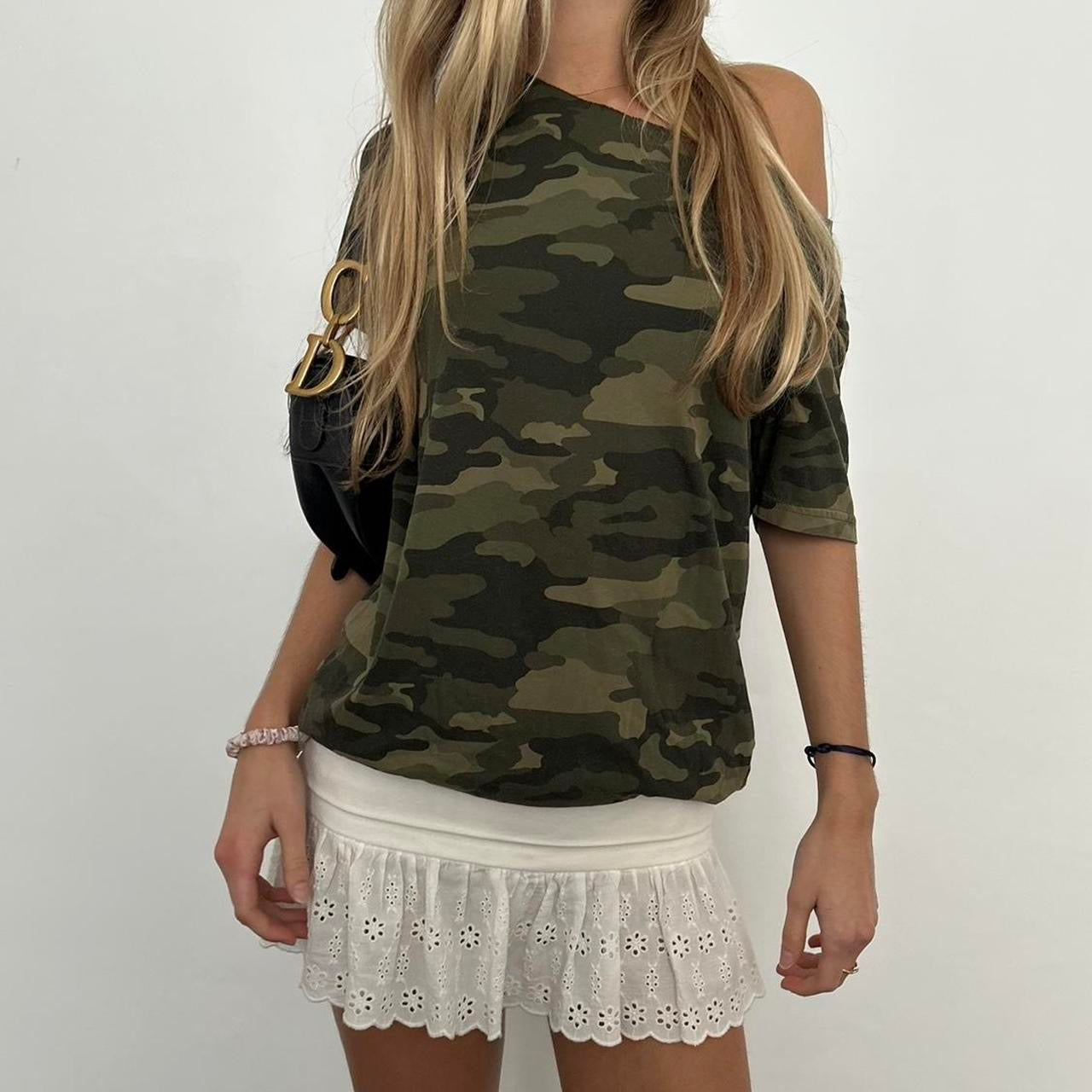 Vintage 90’s camouflage off the shoulder tee