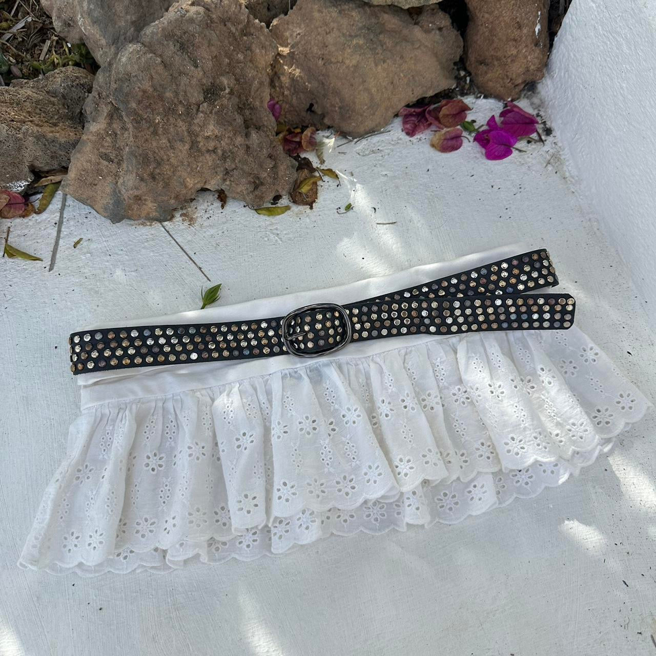 Vintage 90’s leather studded belt 🌺