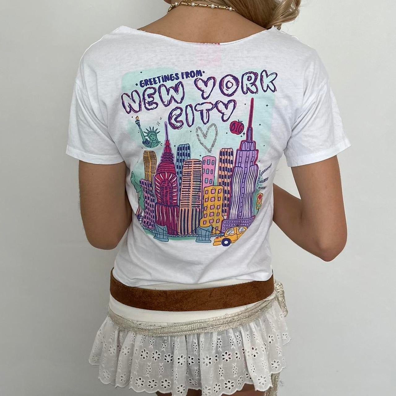 Vintage NYC 90’s baby tee 🏙️ 🍒❣️⭐️