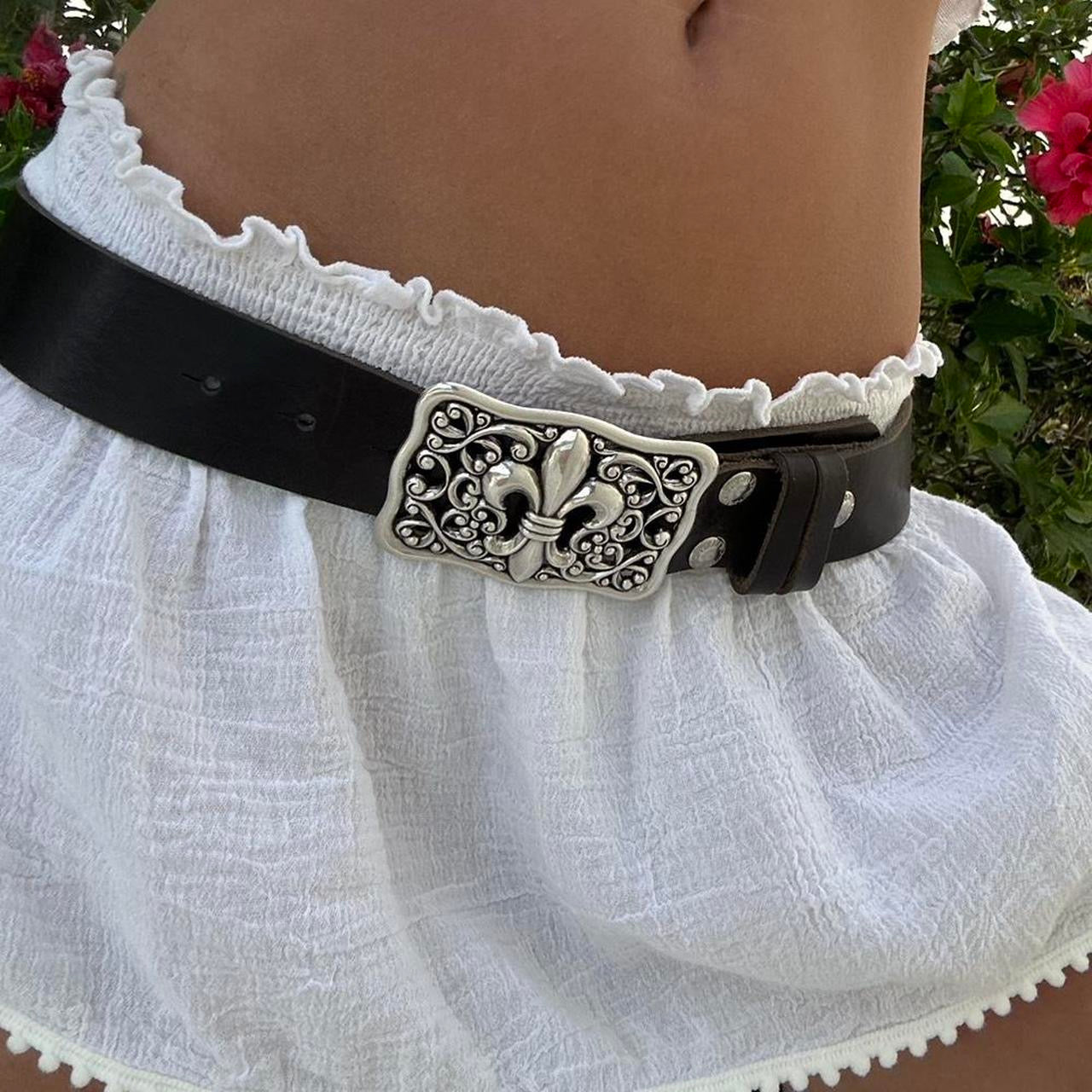 Vintage 90’s leather silver buckle belt