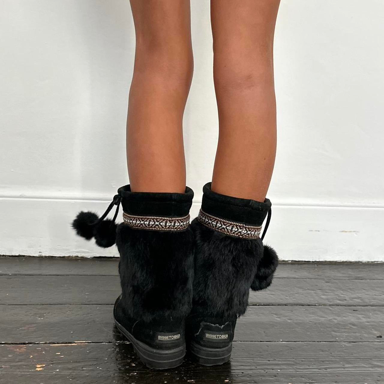 Vintage 2000’s black fur leather snow boots