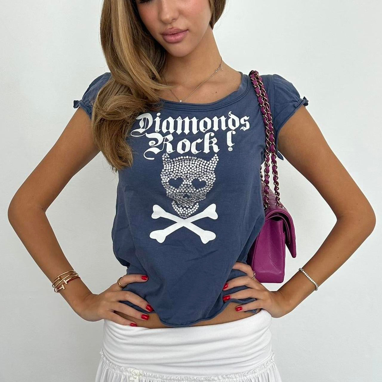 Vintage 00s graphic skull and cross bones tee
