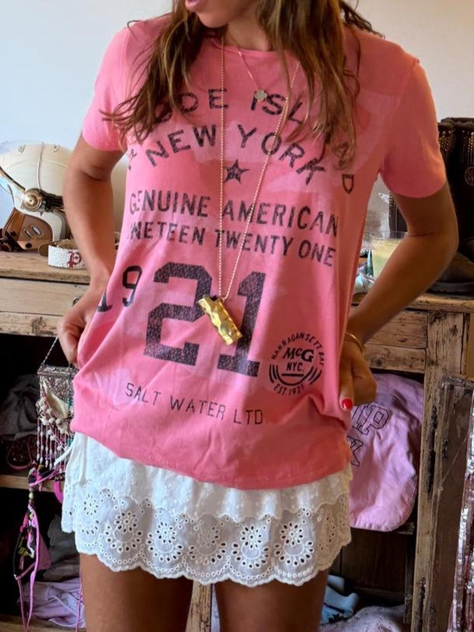 Vintage 00’s Rhode Island New York graphic pink t-shirt