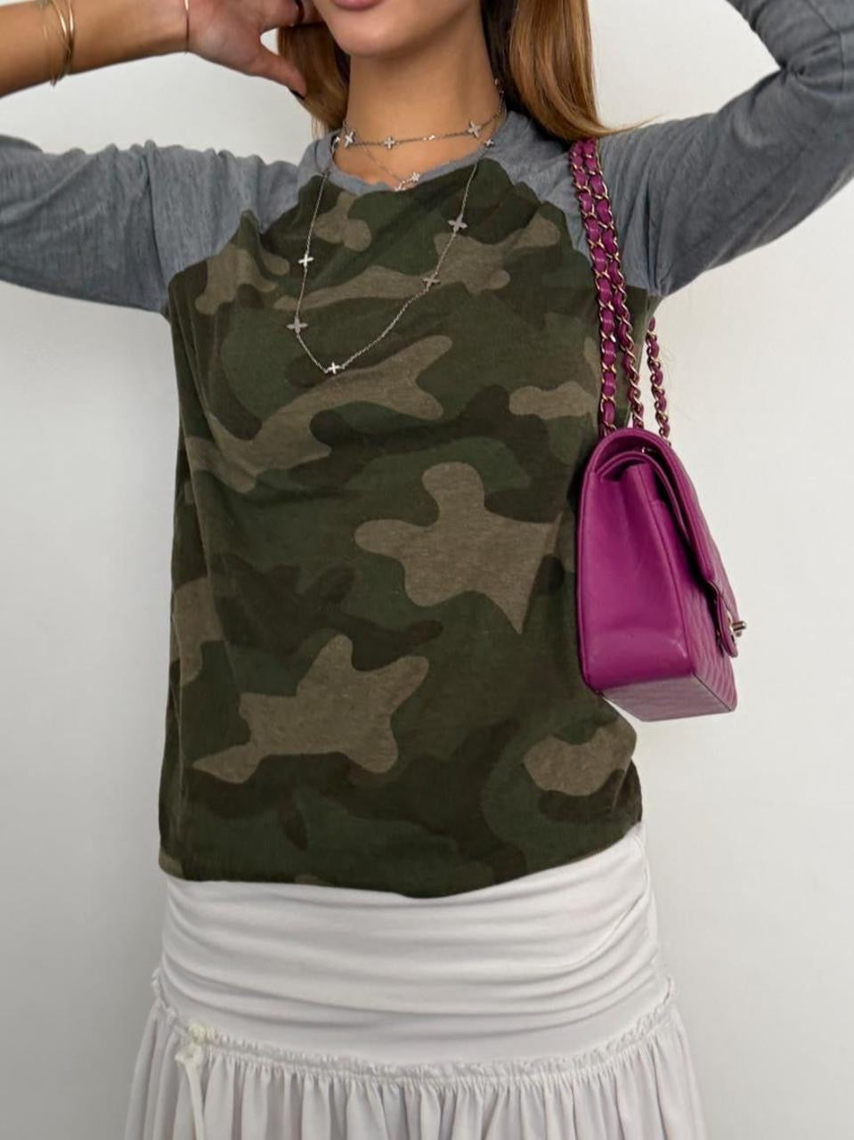 Vintage 00’s camouflage baseball baby tee