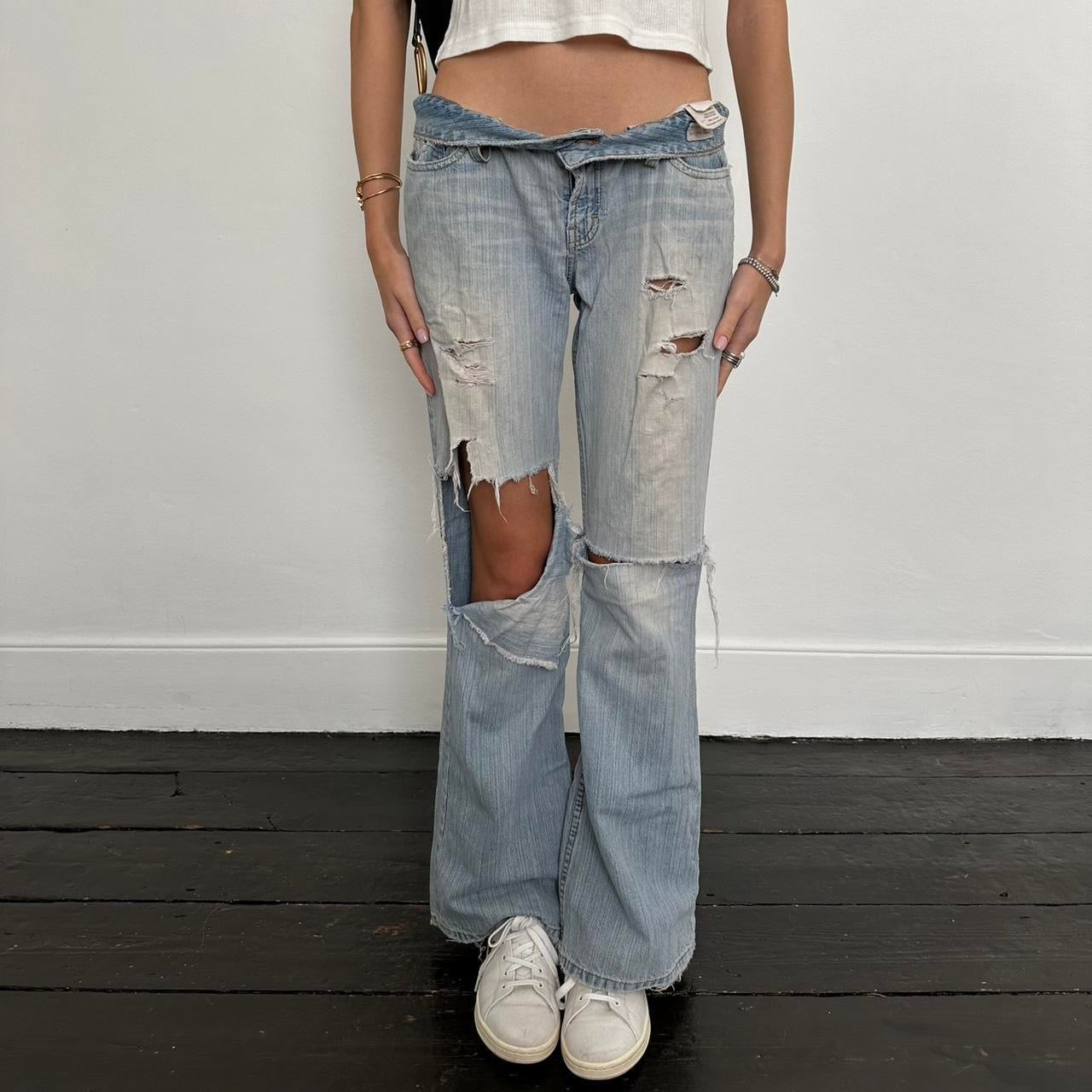 Vintage 2000’s blue distressed jeans