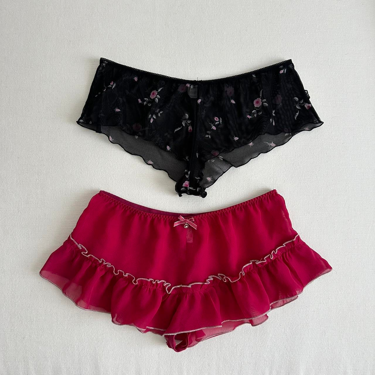 Vintage 90’s black and pink floral shorts