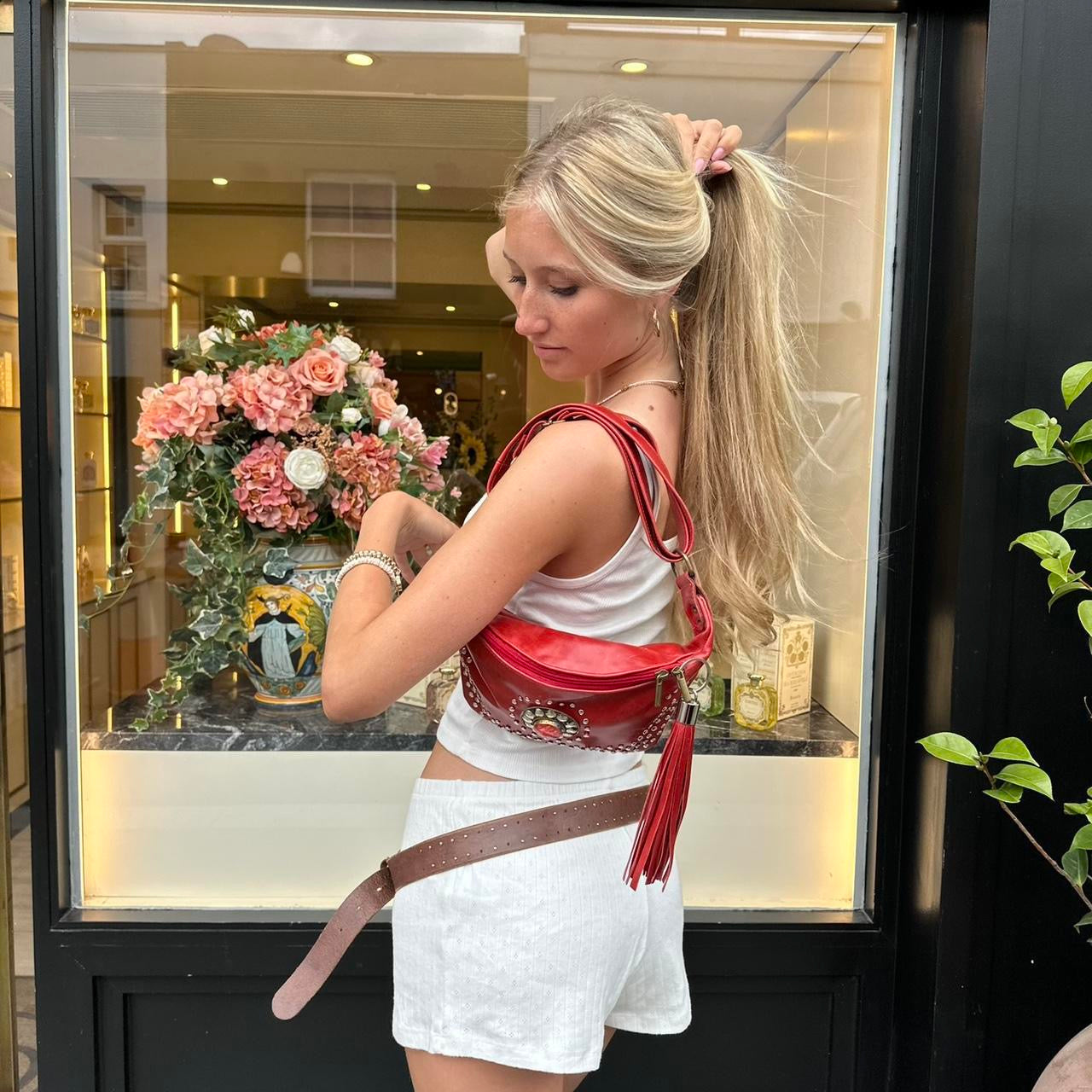 Vintage red leather studded shoulder bag 🍒🍓