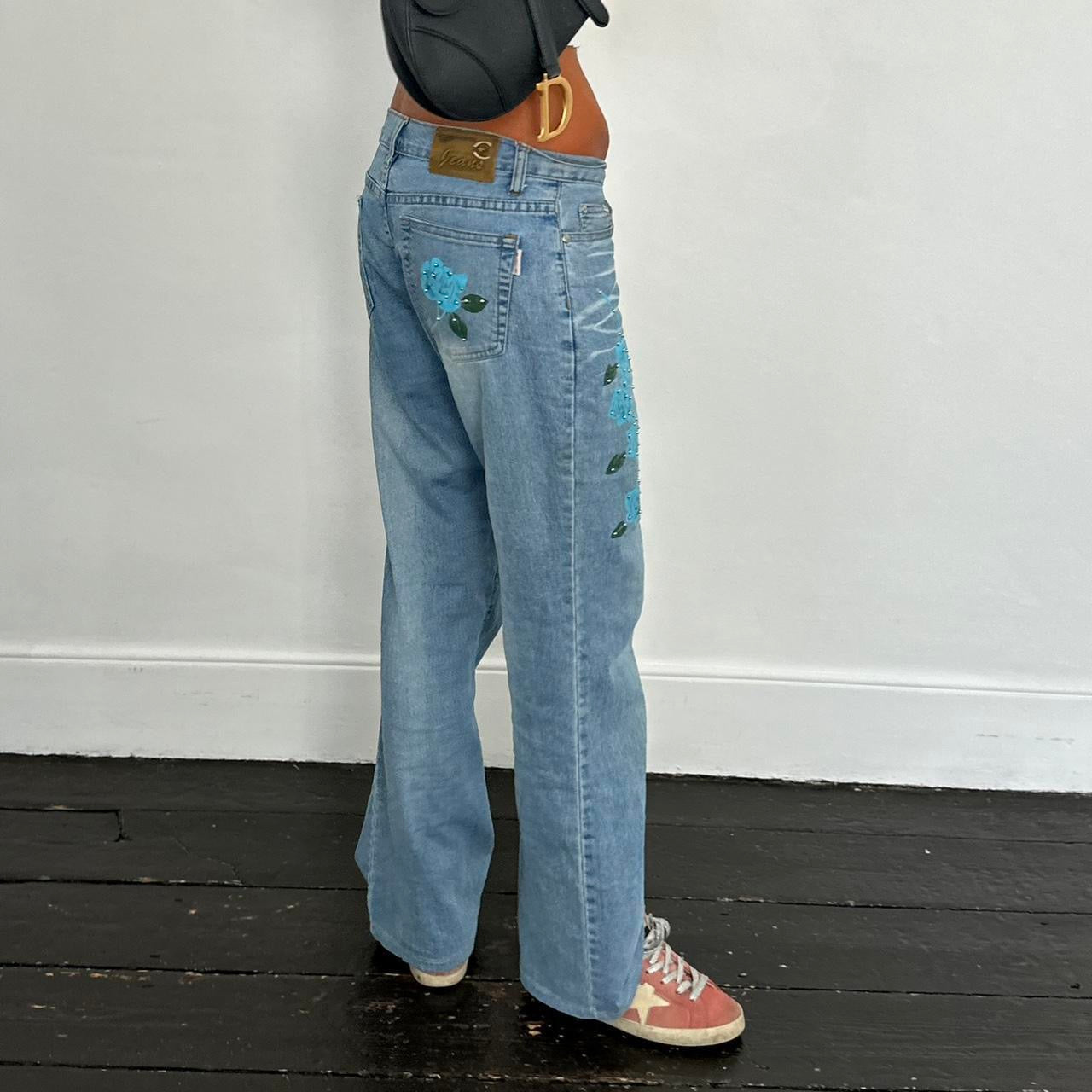 Vintage 90’s blue flower wash relaxed jeans
