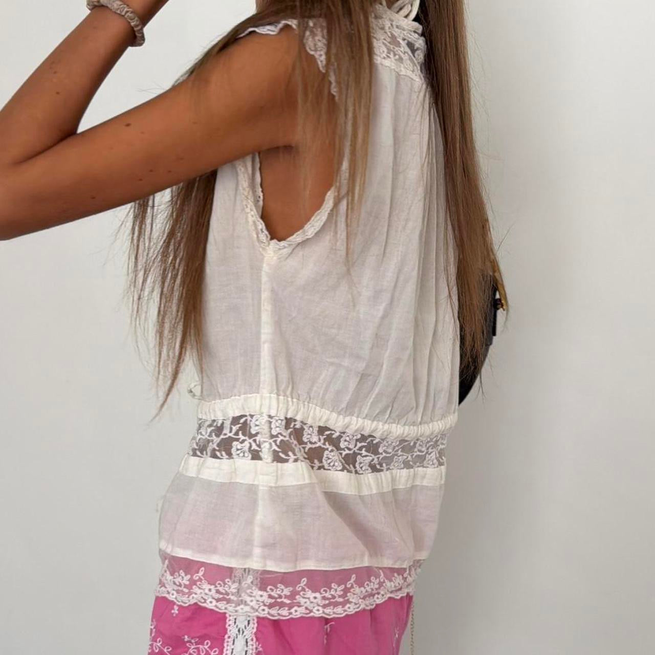 Vintage 90’s white lace boho top