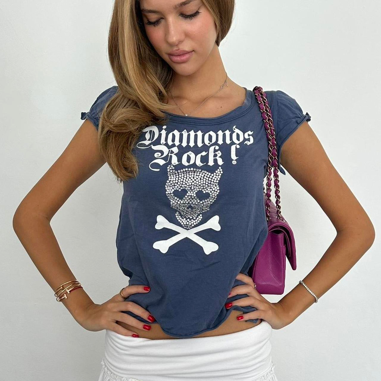 Vintage 00s graphic skull and cross bones tee