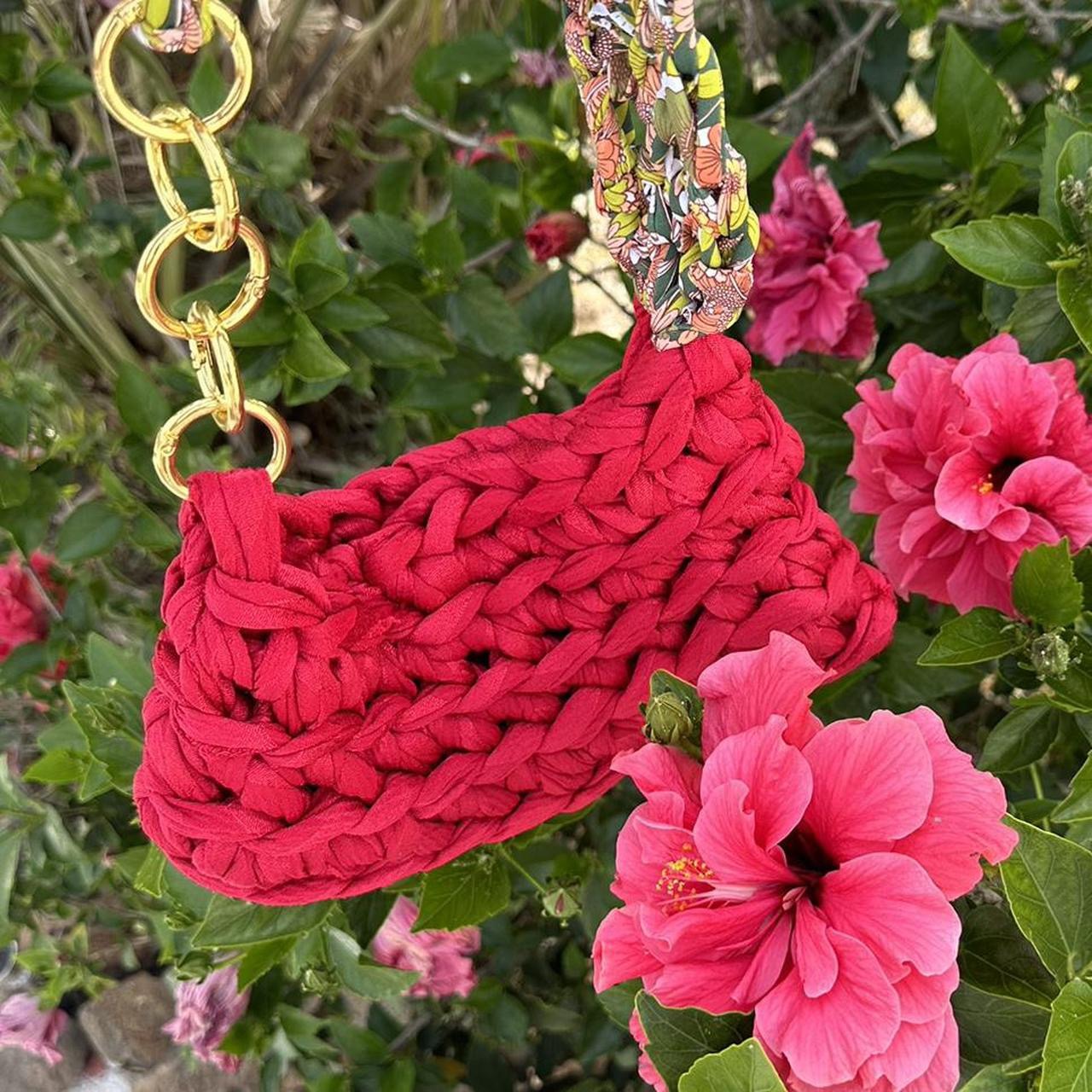 Handmade woven pink gold chain floral strap bag 🌺