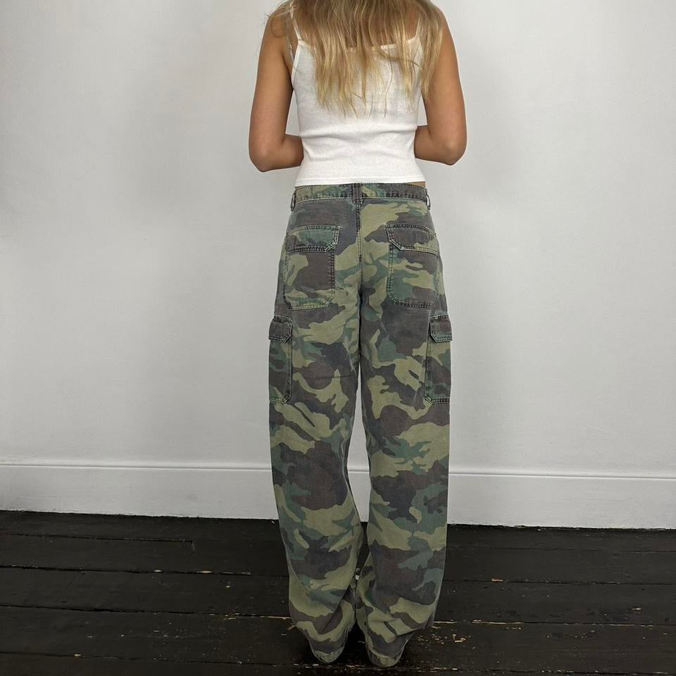 Vintage 90’s camouflage cargo pants 🩵