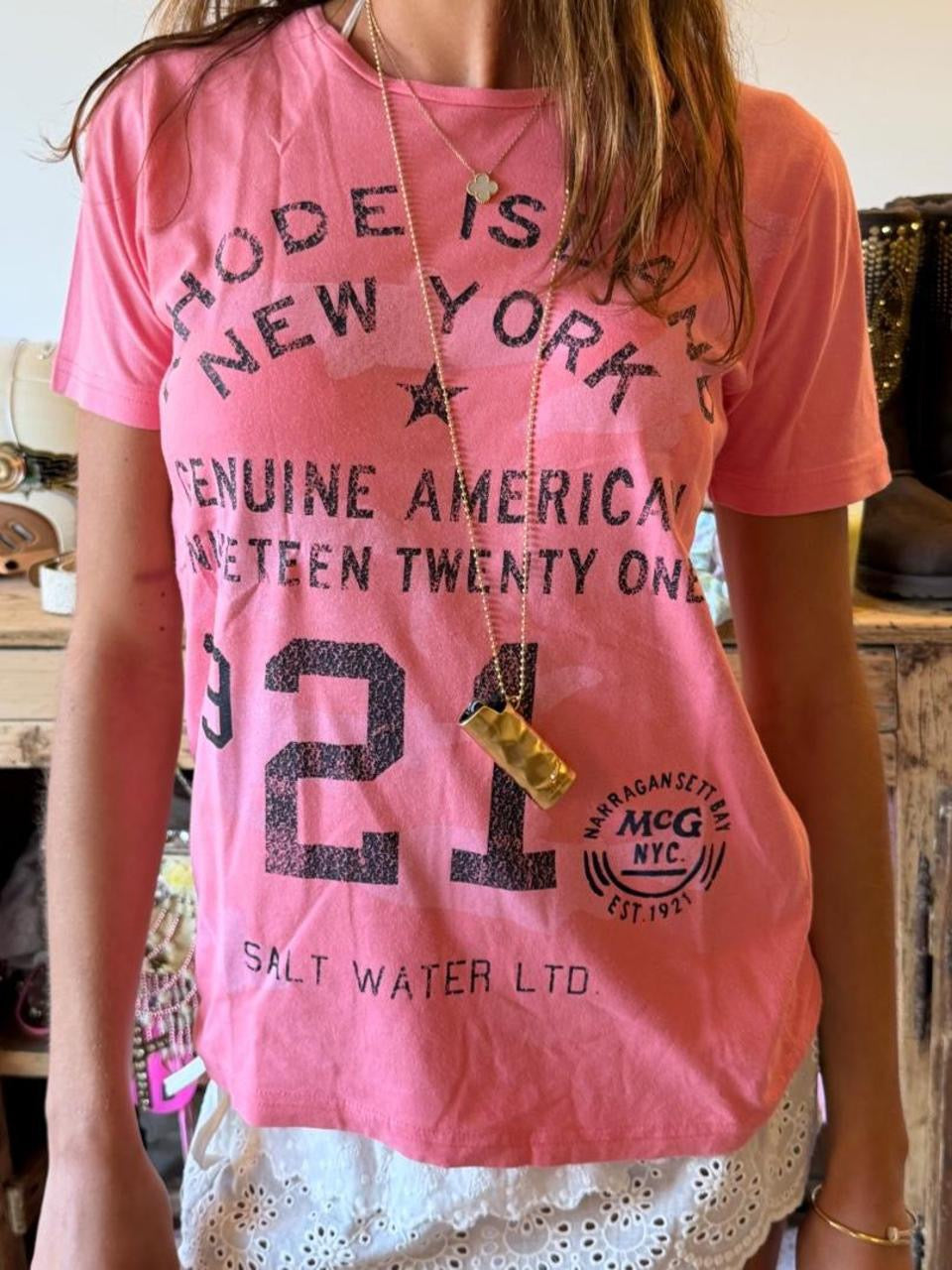 Vintage 00’s Rhode Island New York graphic pink t-shirt