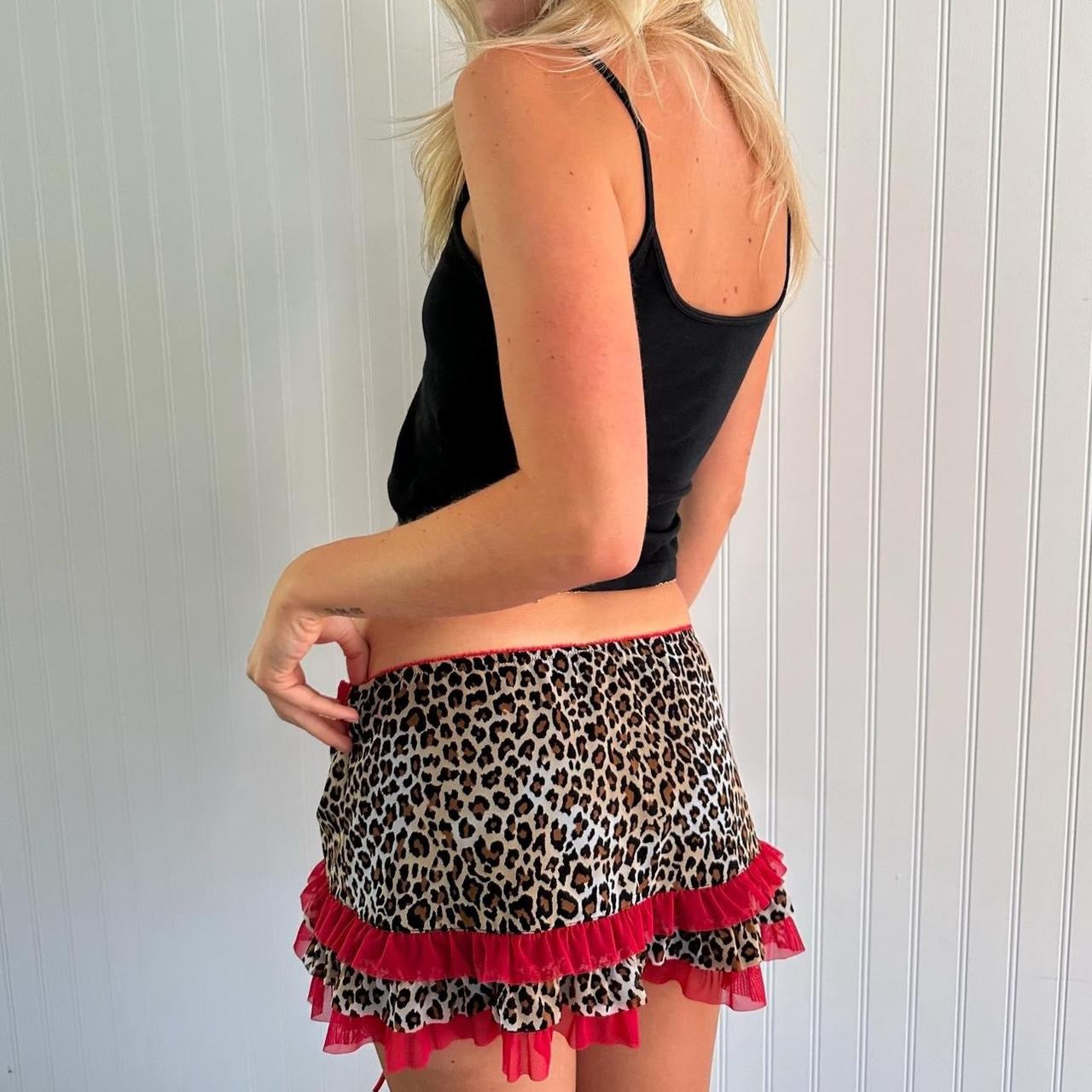 Vintage early 2000s leopard print mini skirt