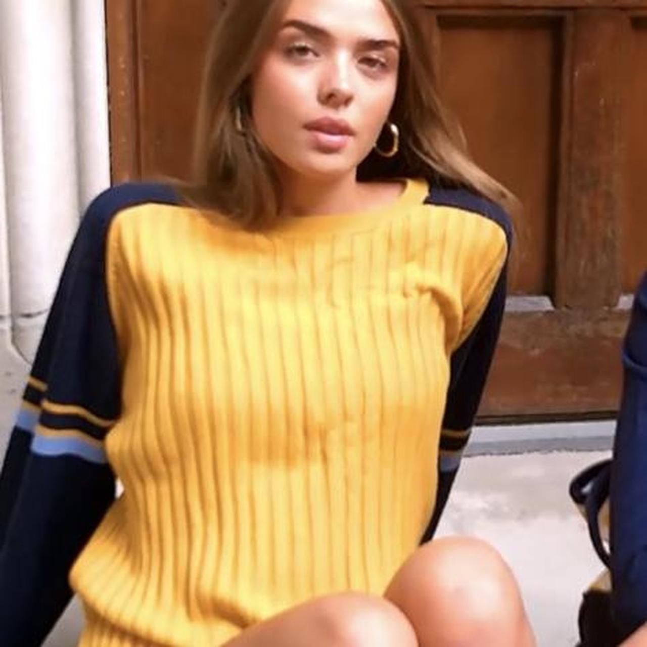 Vintage 90’s yellow and navy ribbed sweater