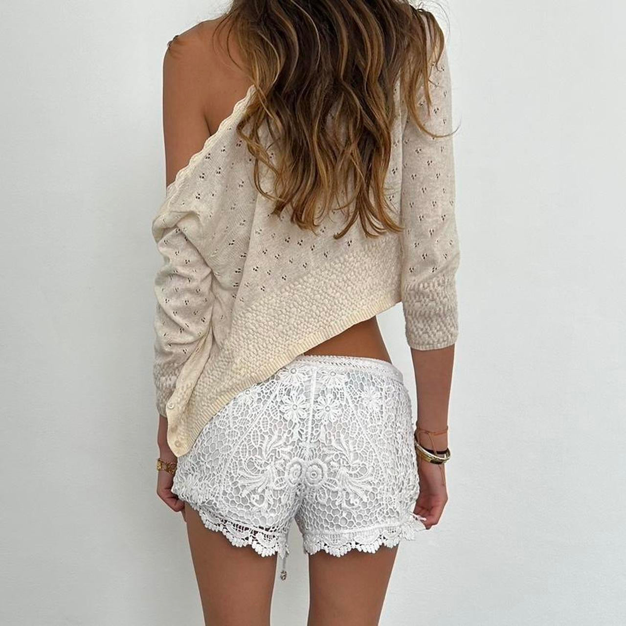 Vintage 90s white crochet shorts 🪽