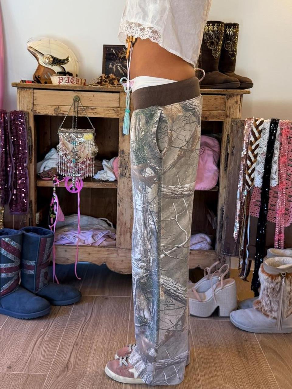 Vintage 00’s camouflage sweatpants