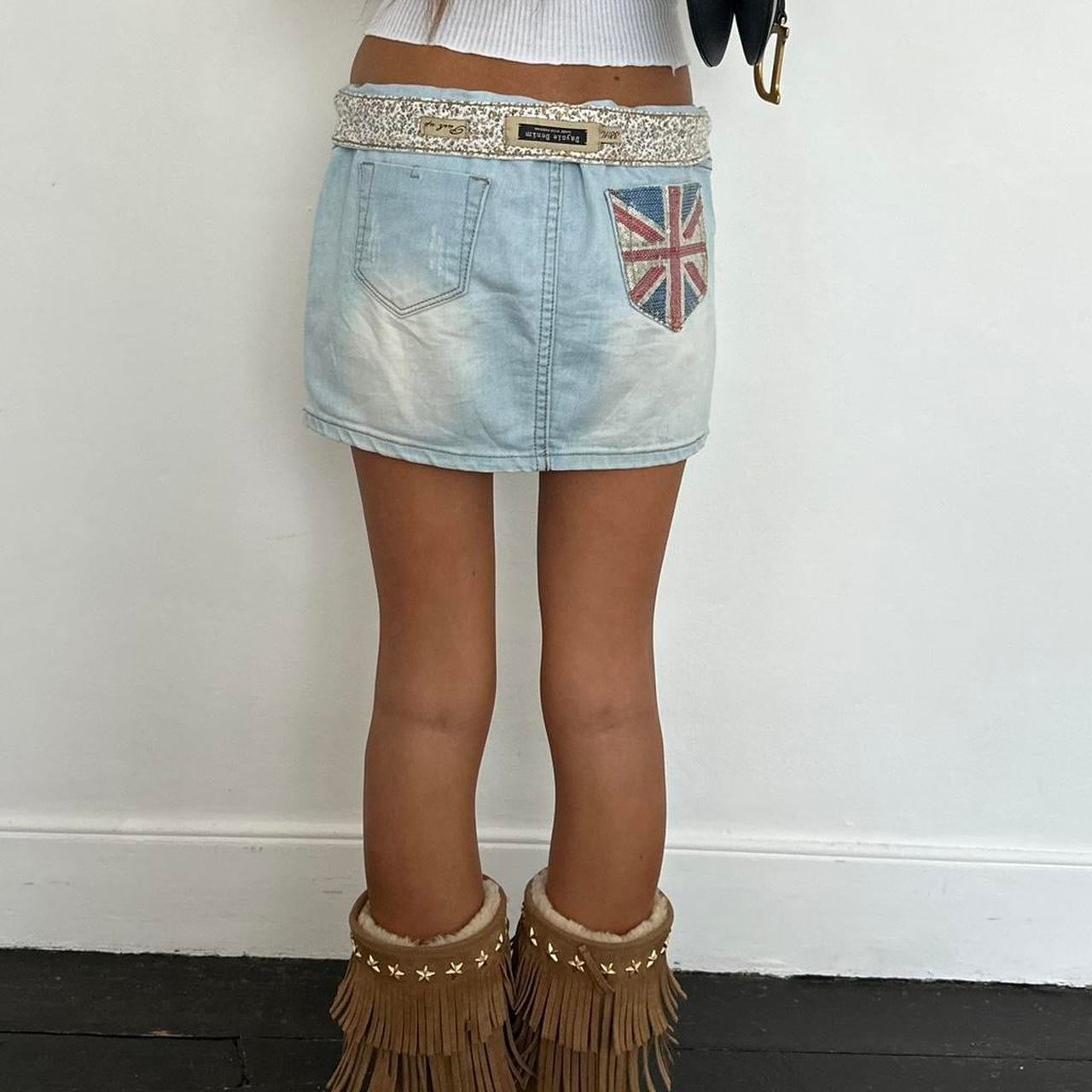 Vintage 00’s British flag patch denim skirt