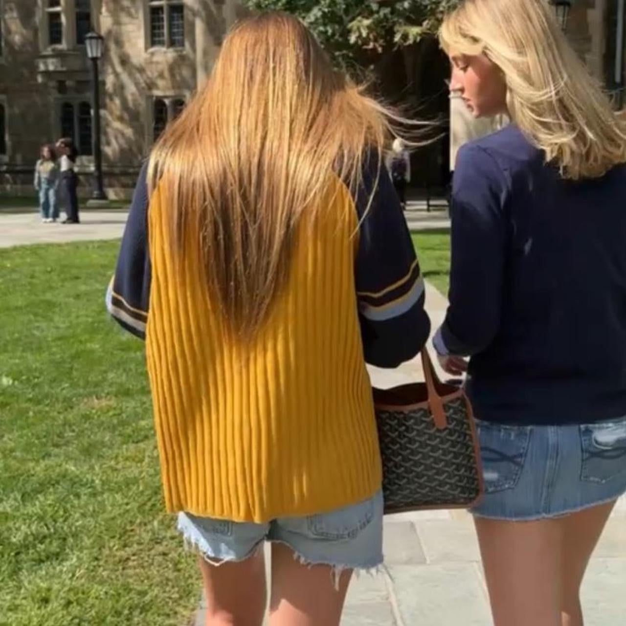 Vintage 90’s yellow and navy ribbed sweater