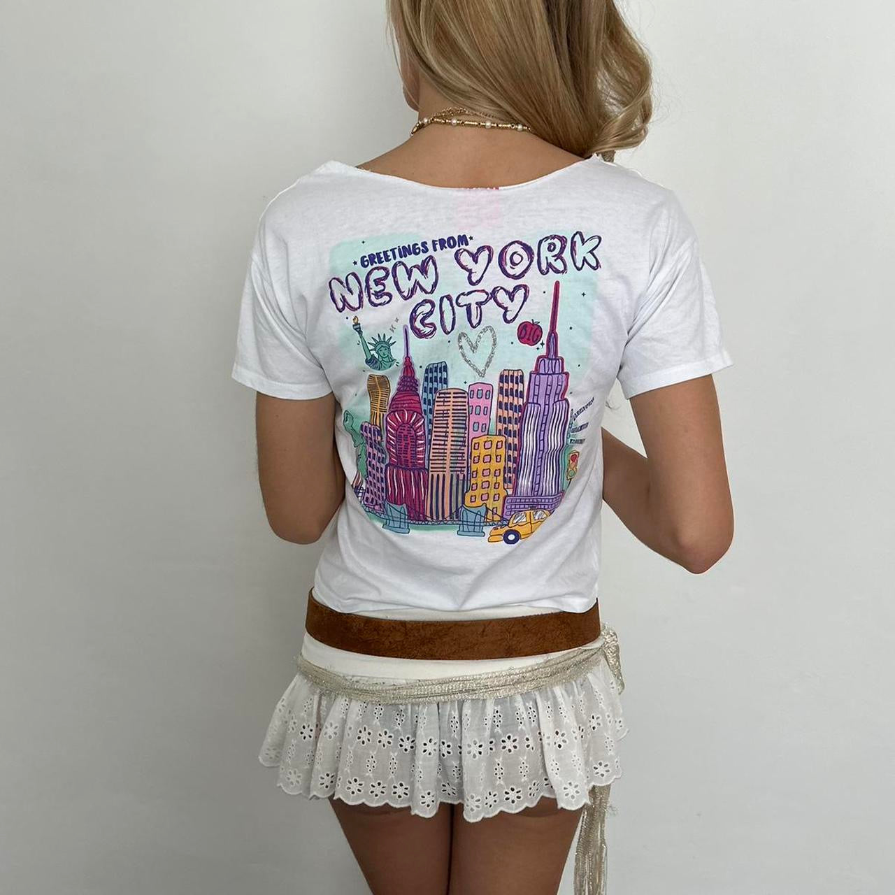 Vintage NYC 90’s baby tee 🏙️ 🍒❣️⭐️