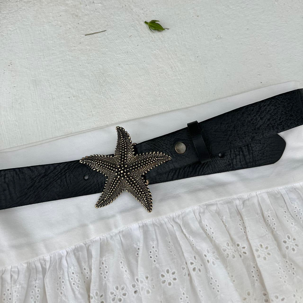 Vintage 90’s leather black gem belt 🌺