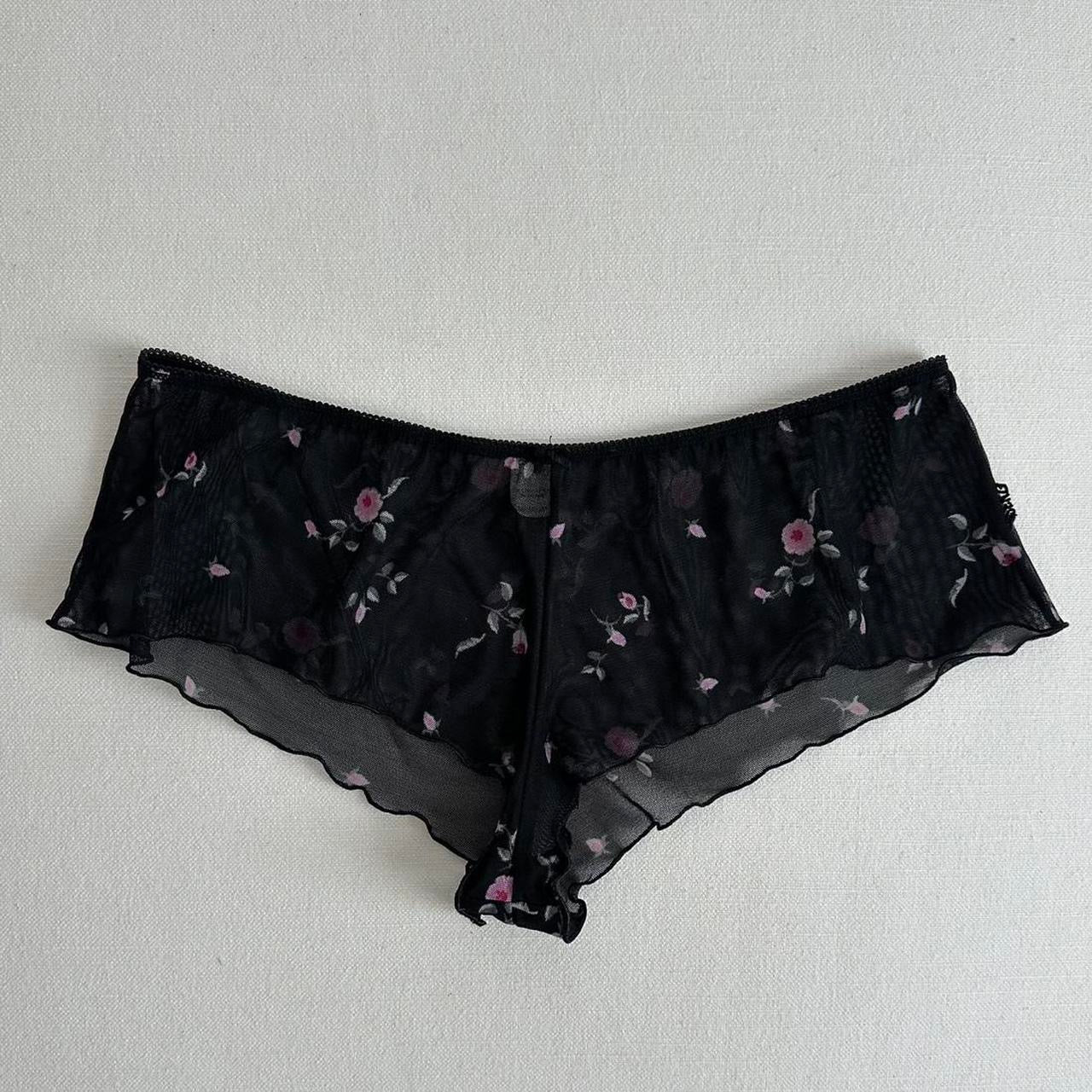 Vintage 90’s black and pink floral shorts