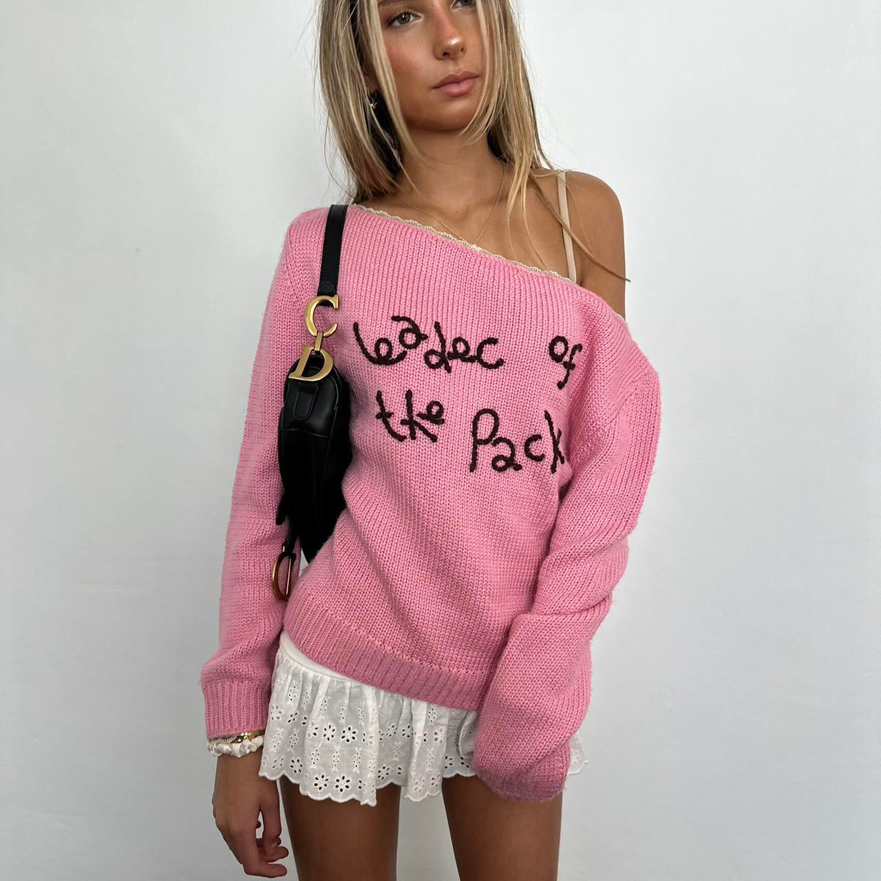 Vintage 90’s pink knit embroidered sweater