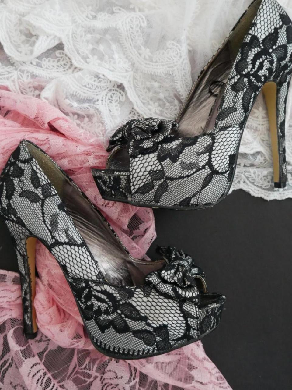 Vintage 00’s lace wedge heels
