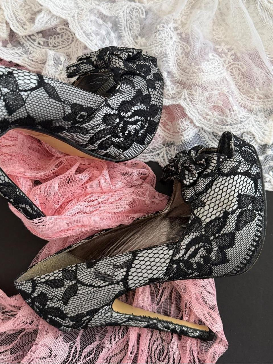 Vintage 00’s lace wedge heels