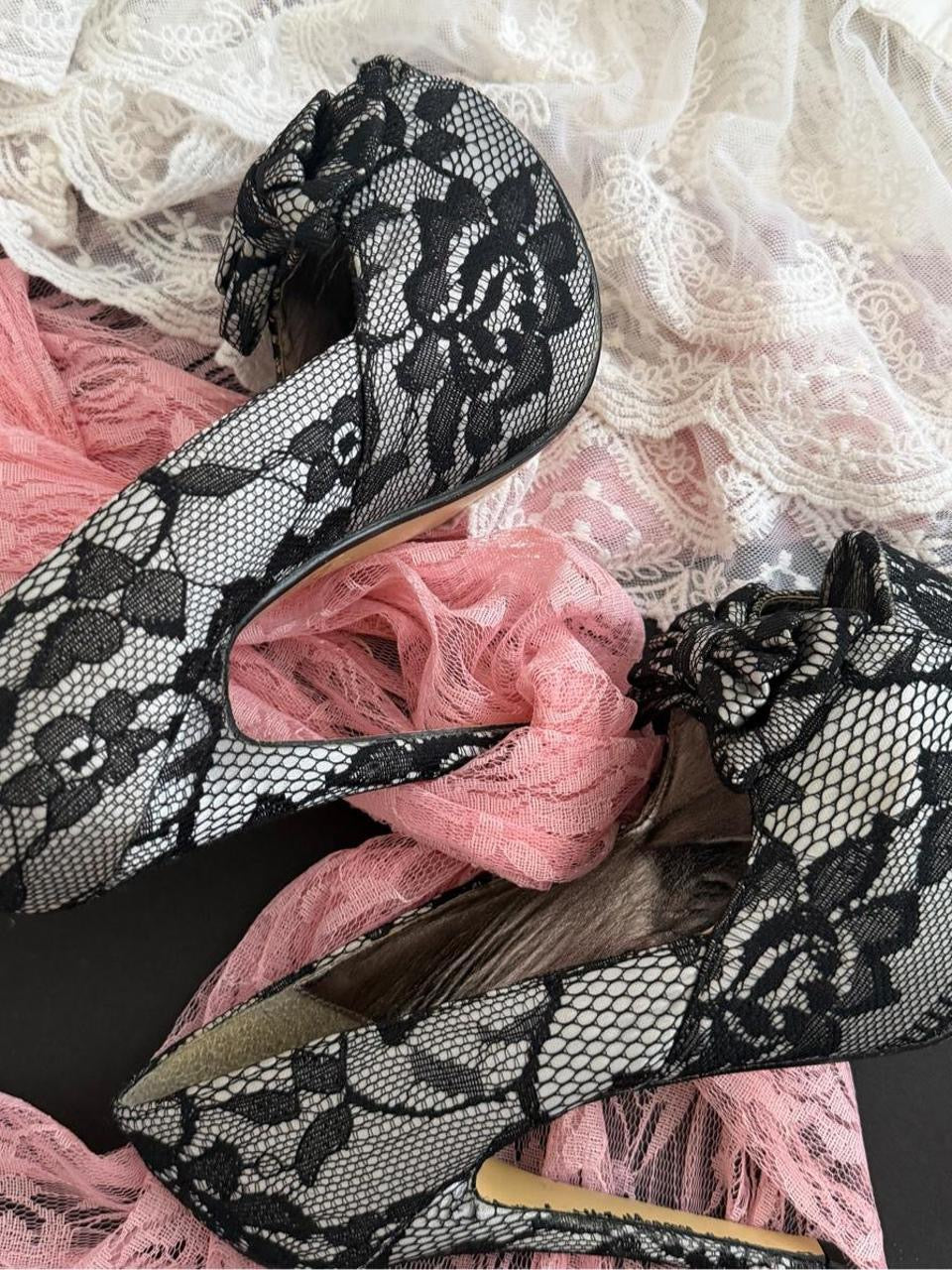 Vintage 00’s lace wedge heels