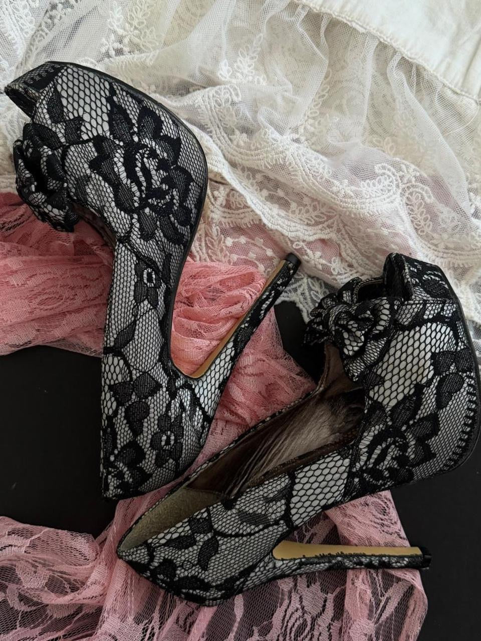 Vintage 00’s lace wedge heels