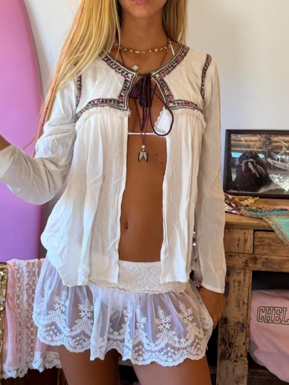 Vintage 00’s white boho long sleeve tie up top
