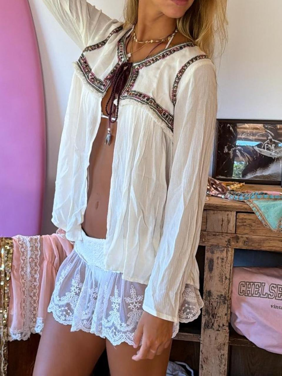 Vintage 00’s white boho long sleeve tie up top
