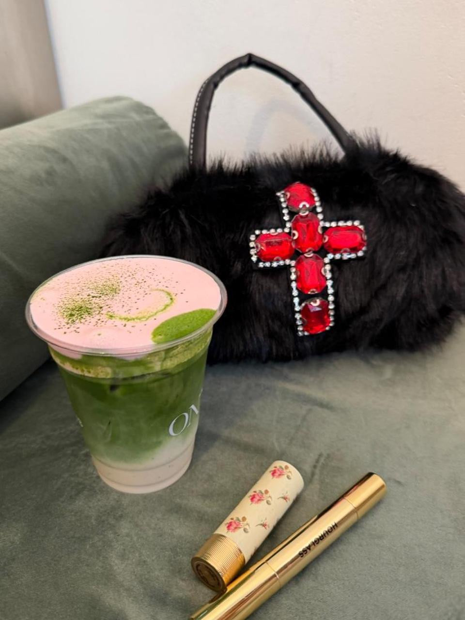 Vintage 00’s cross fluffy bag