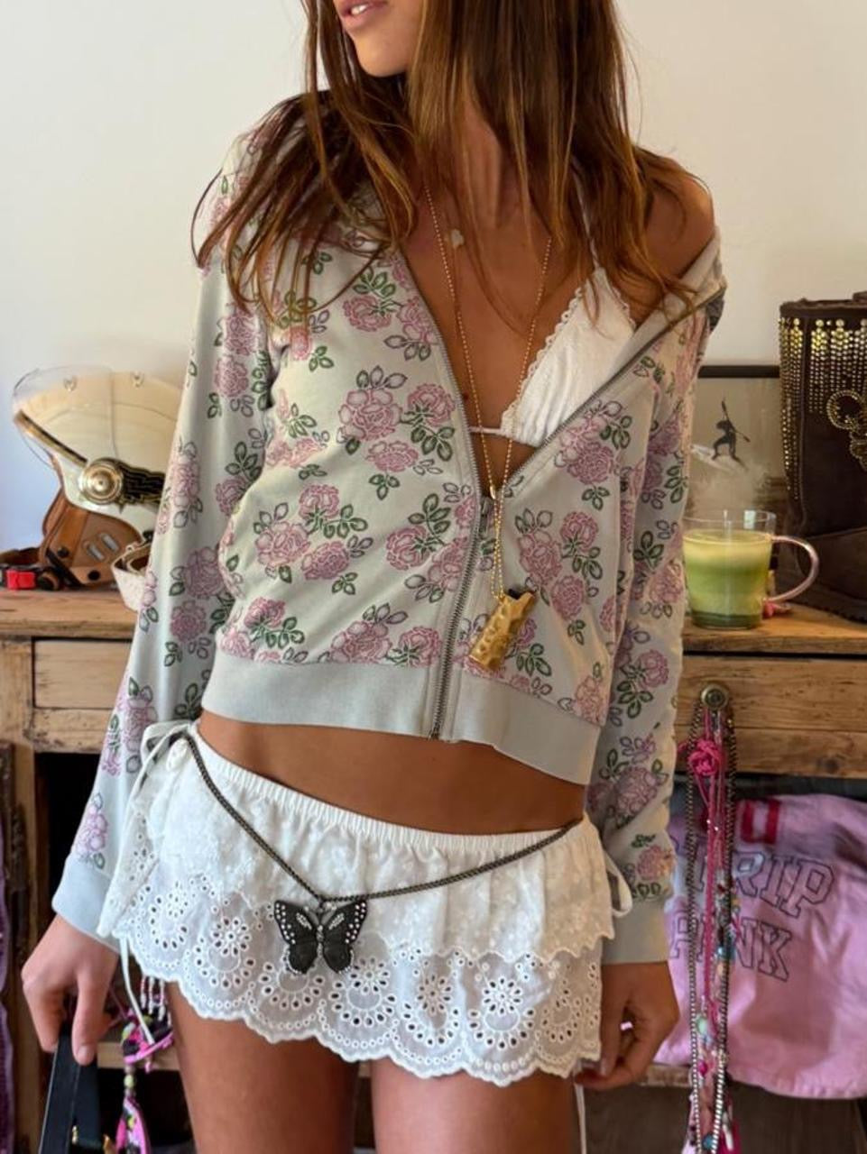 Vintage 00’s floral print hoodie