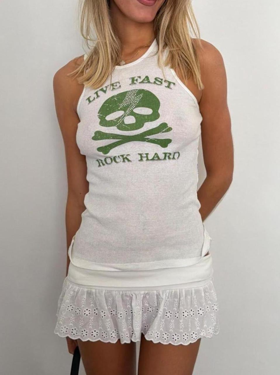 Vintage 00’s skull and crossbones tank top