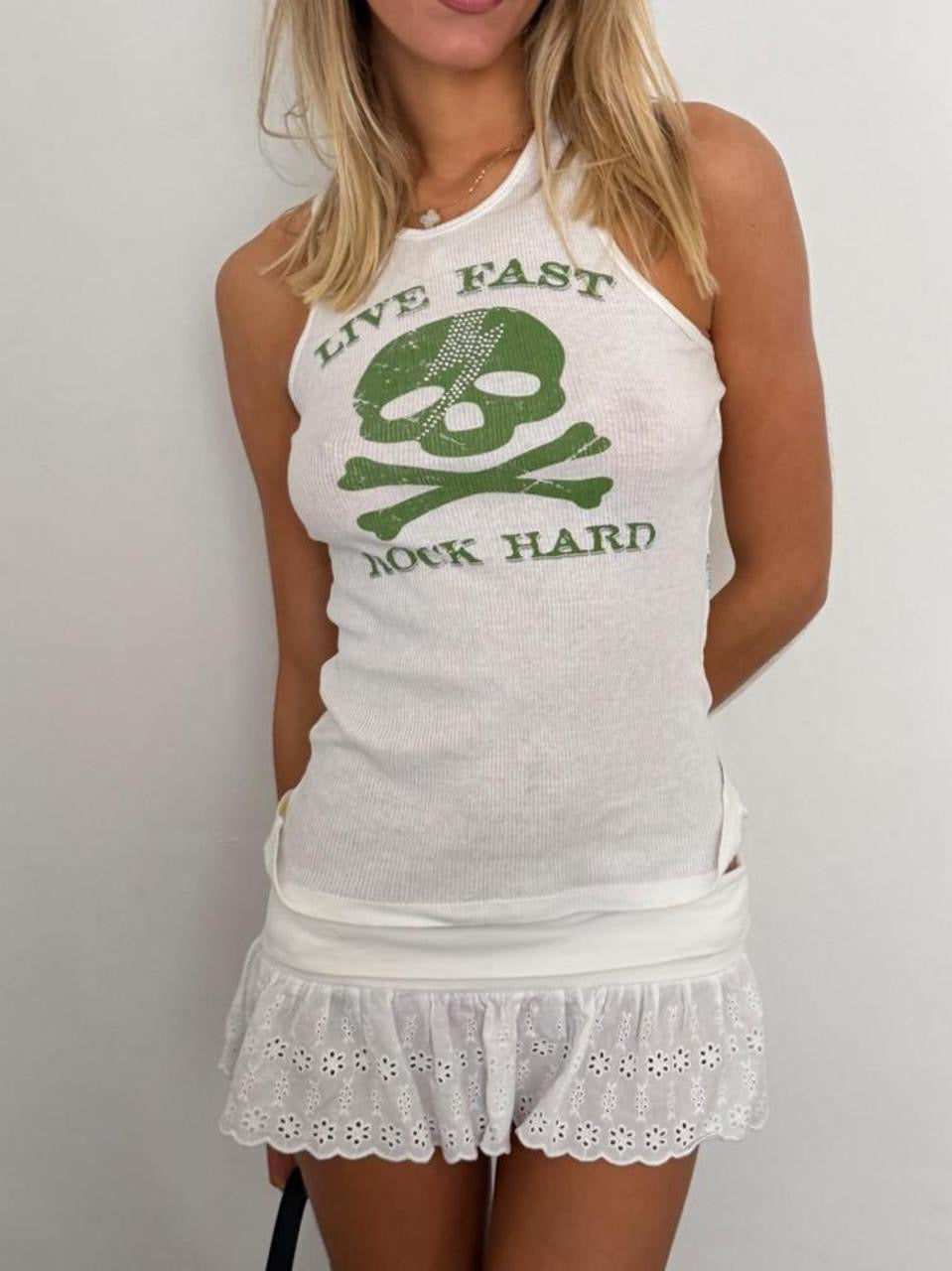 Vintage 00’s skull and crossbones tank top